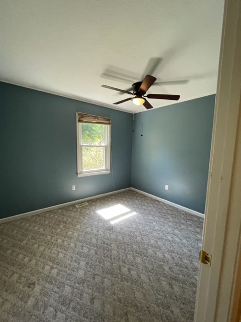 Vine Grove House: 350 Valley View Drive