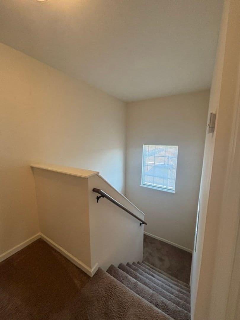 Vine Grove House: 160 Vineland Parkway