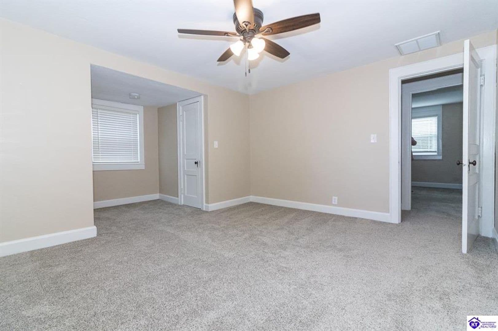 Vine Grove House: 307 Central Avenue
