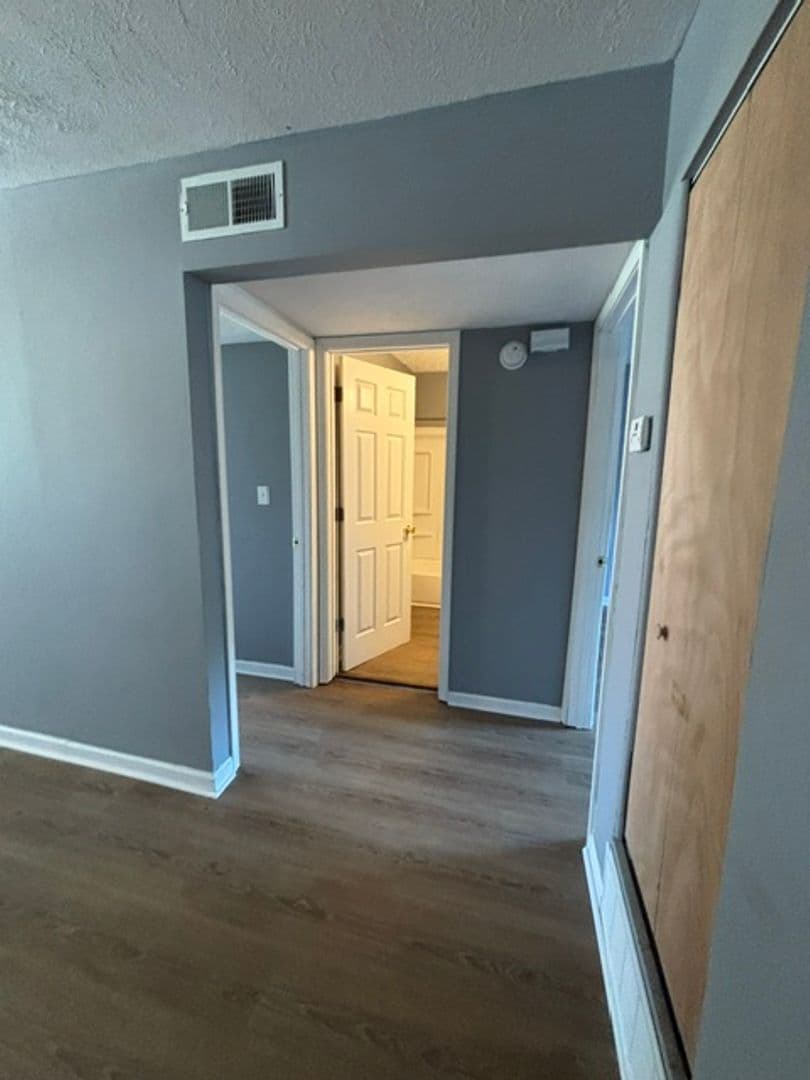 Radcliff Apartment: 433 Wood Creek Dr.