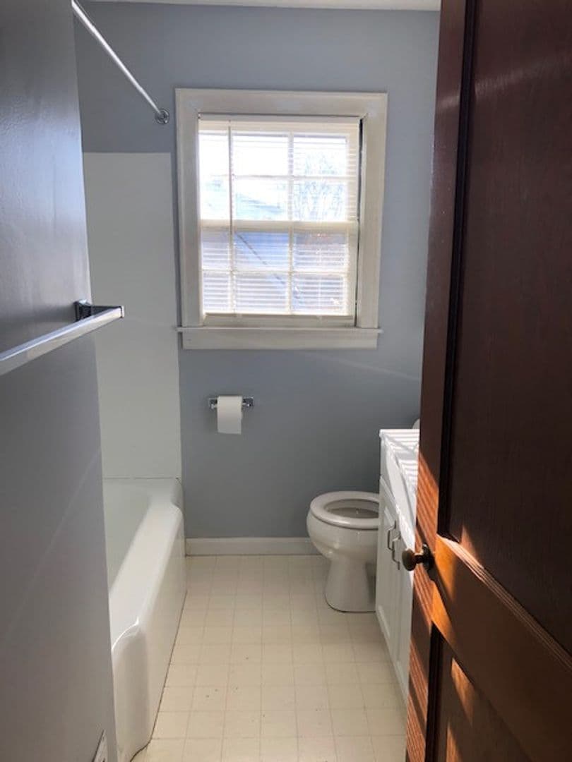 Elizabethtown House: 402 College Street - 402