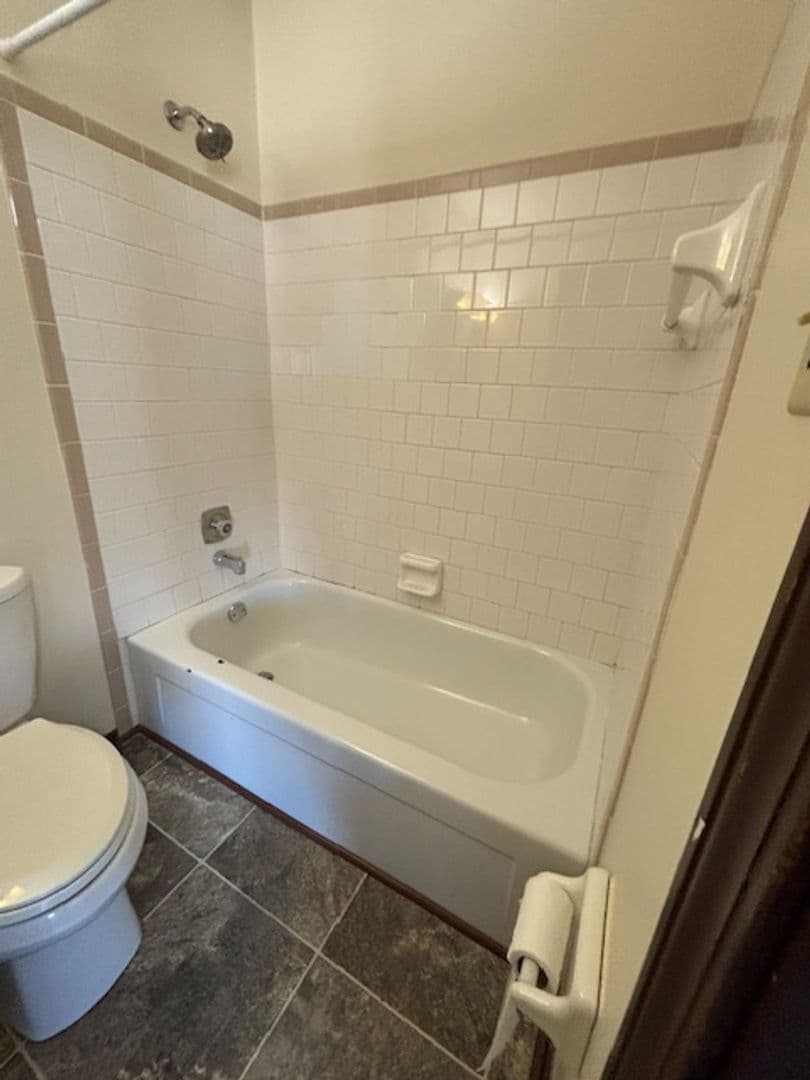 Elizabethtown Apartment: 100 Governor's Ct.