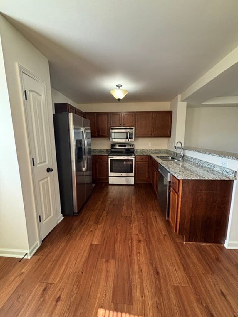 Vine Grove House: 160 Vineland Parkway