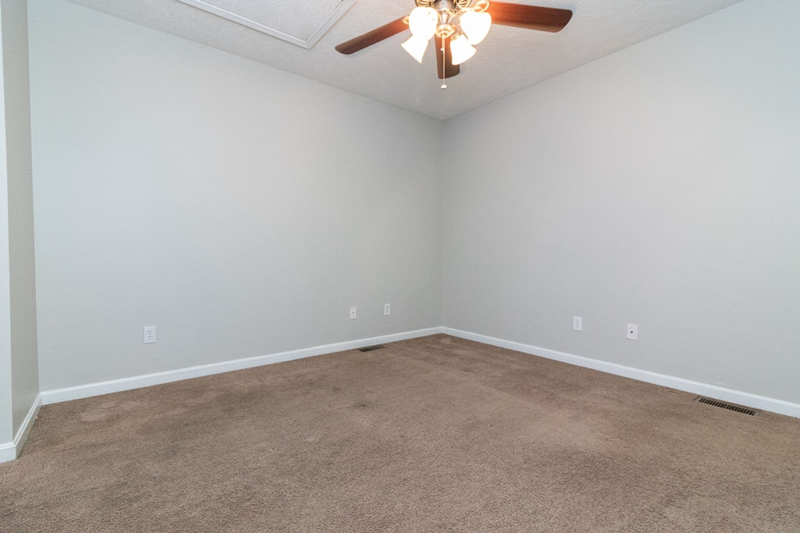 Vine Grove House: 134 Twin Lakes Drive