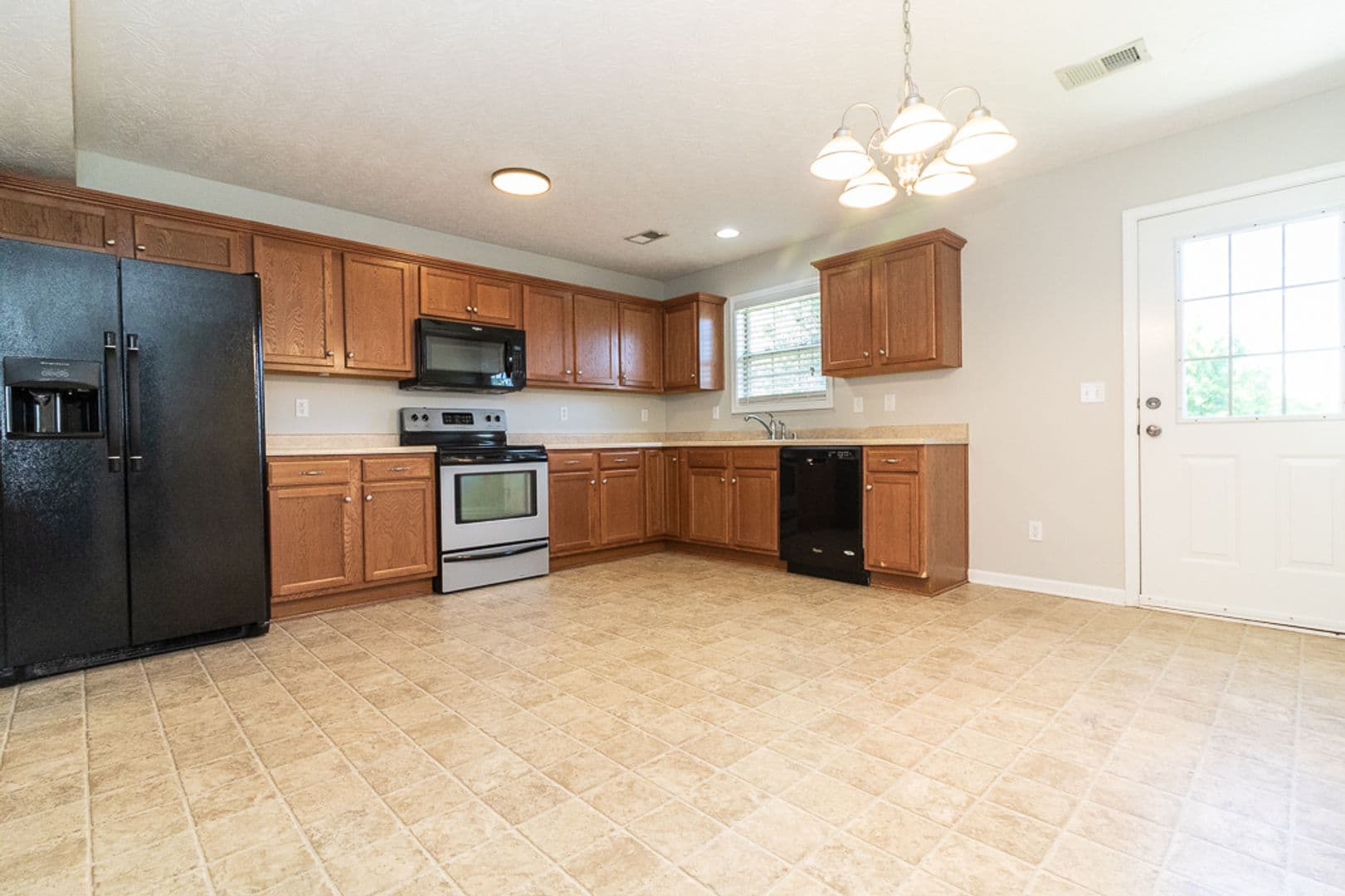 Vine Grove House: 134 Twin Lakes Drive
