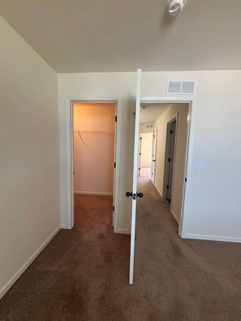 Vine Grove House: 160 Vineland Parkway