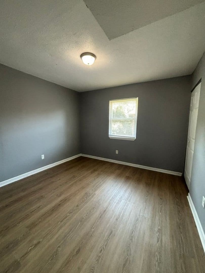 Radcliff Apartment: 433 Wood Creek Dr.