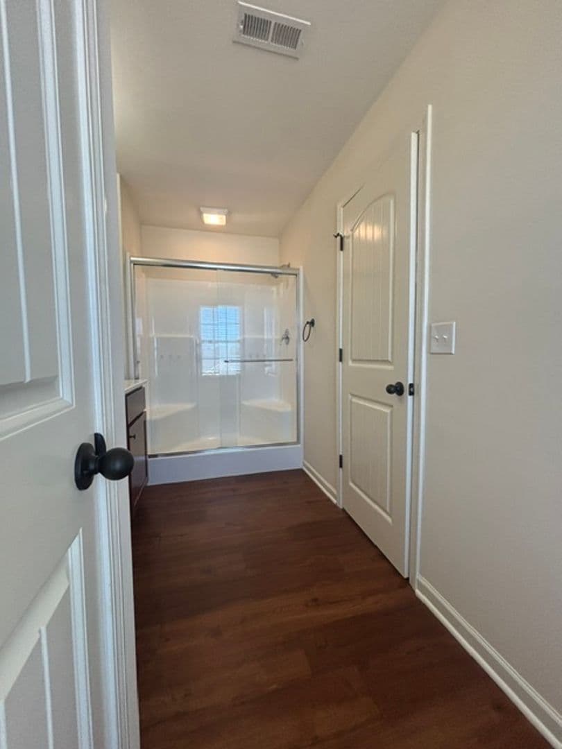 Vine Grove House: 160 Vineland Parkway