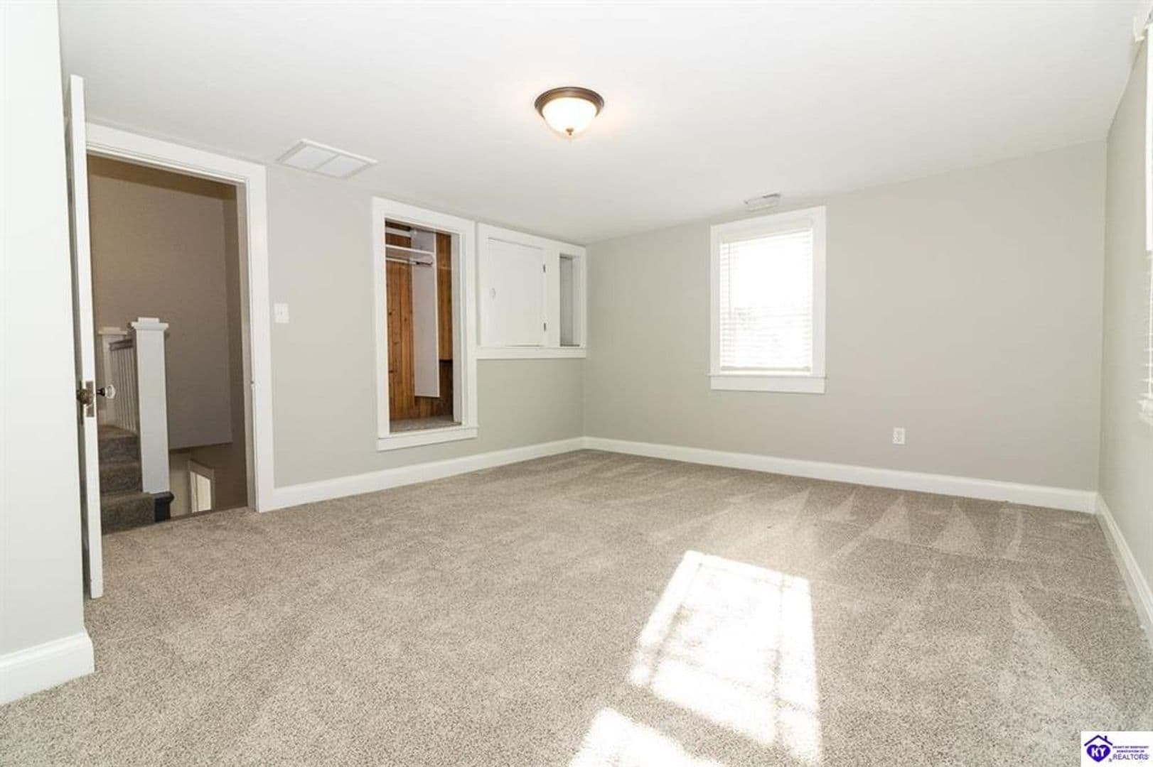 Vine Grove House: 307 Central Avenue