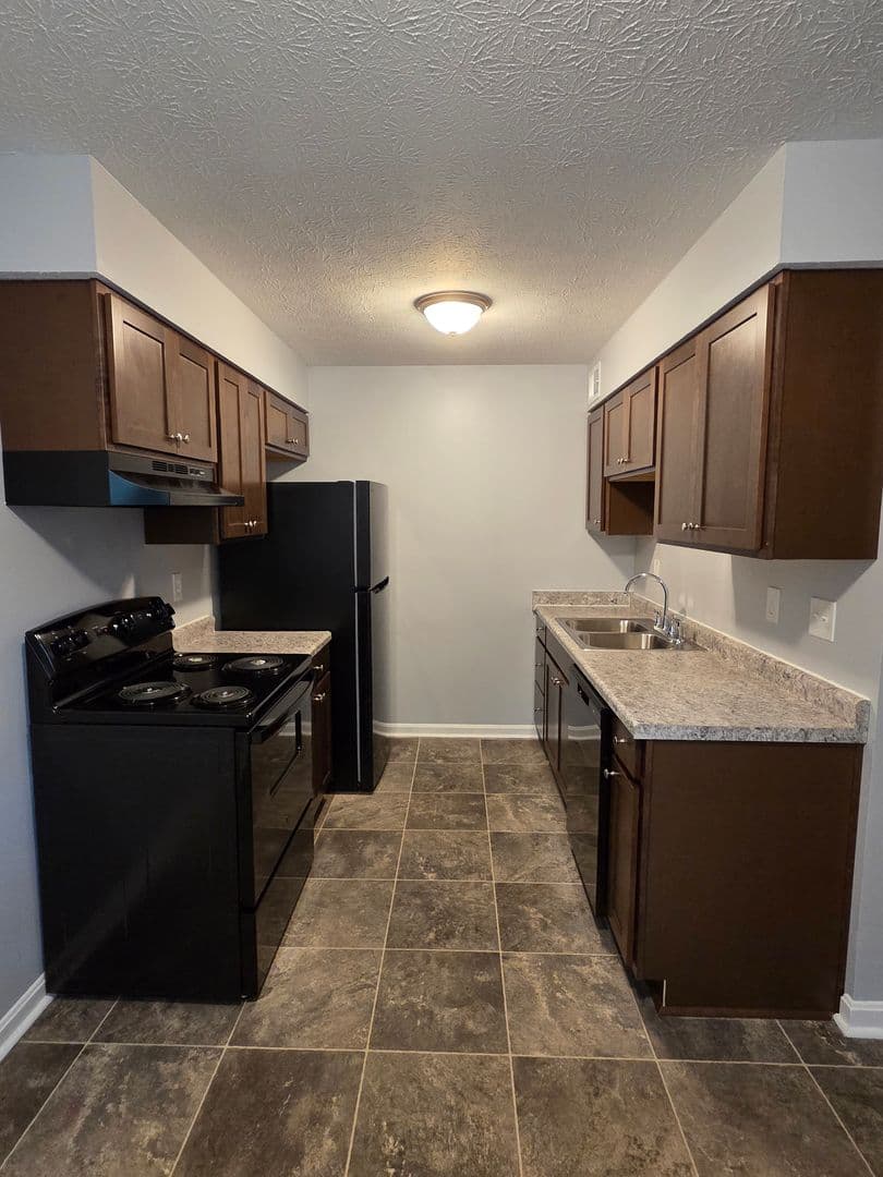 Radcliff Apartment: 1590 Illinois Rd.