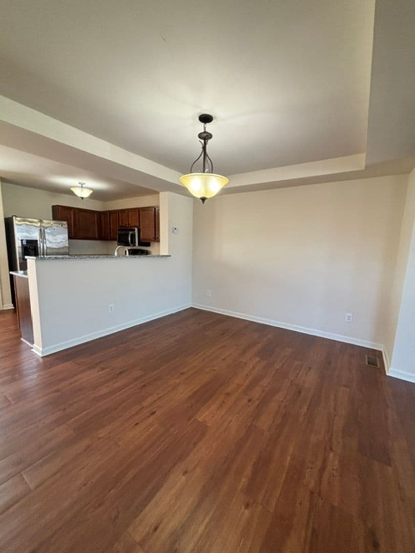 Vine Grove House: 160 Vineland Parkway