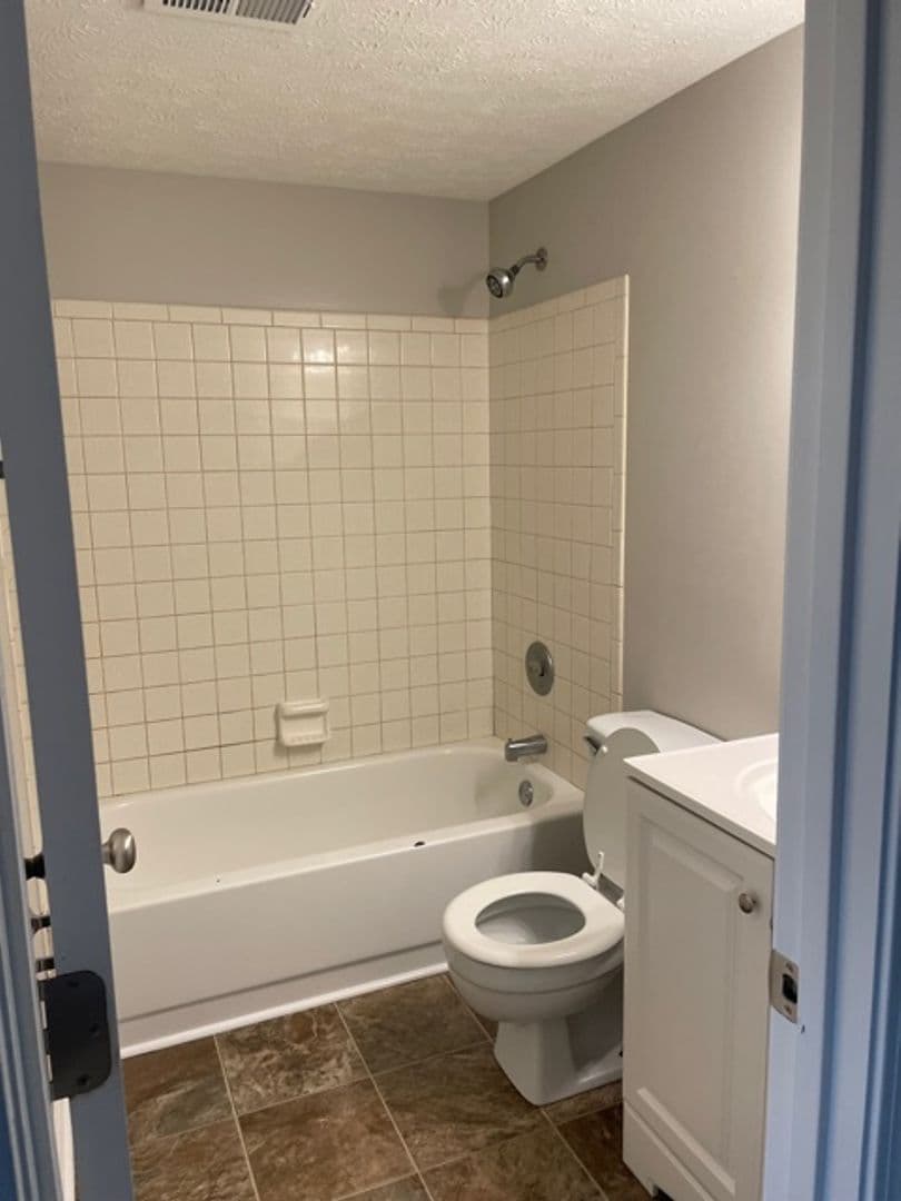Radcliff House: 409 Shelby Ave #4