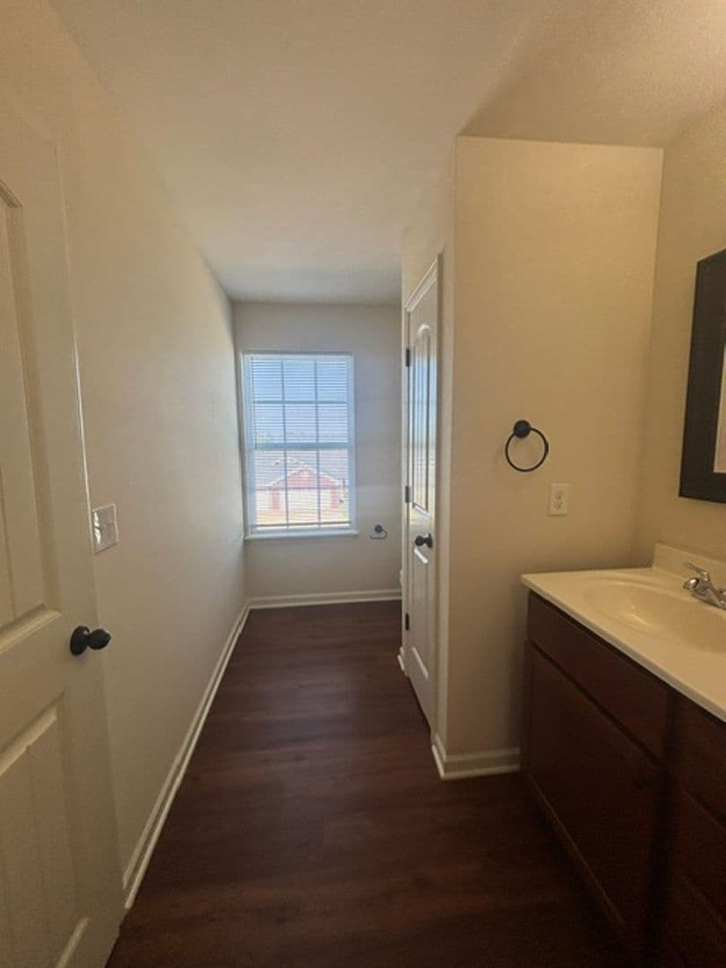 Vine Grove House: 160 Vineland Parkway