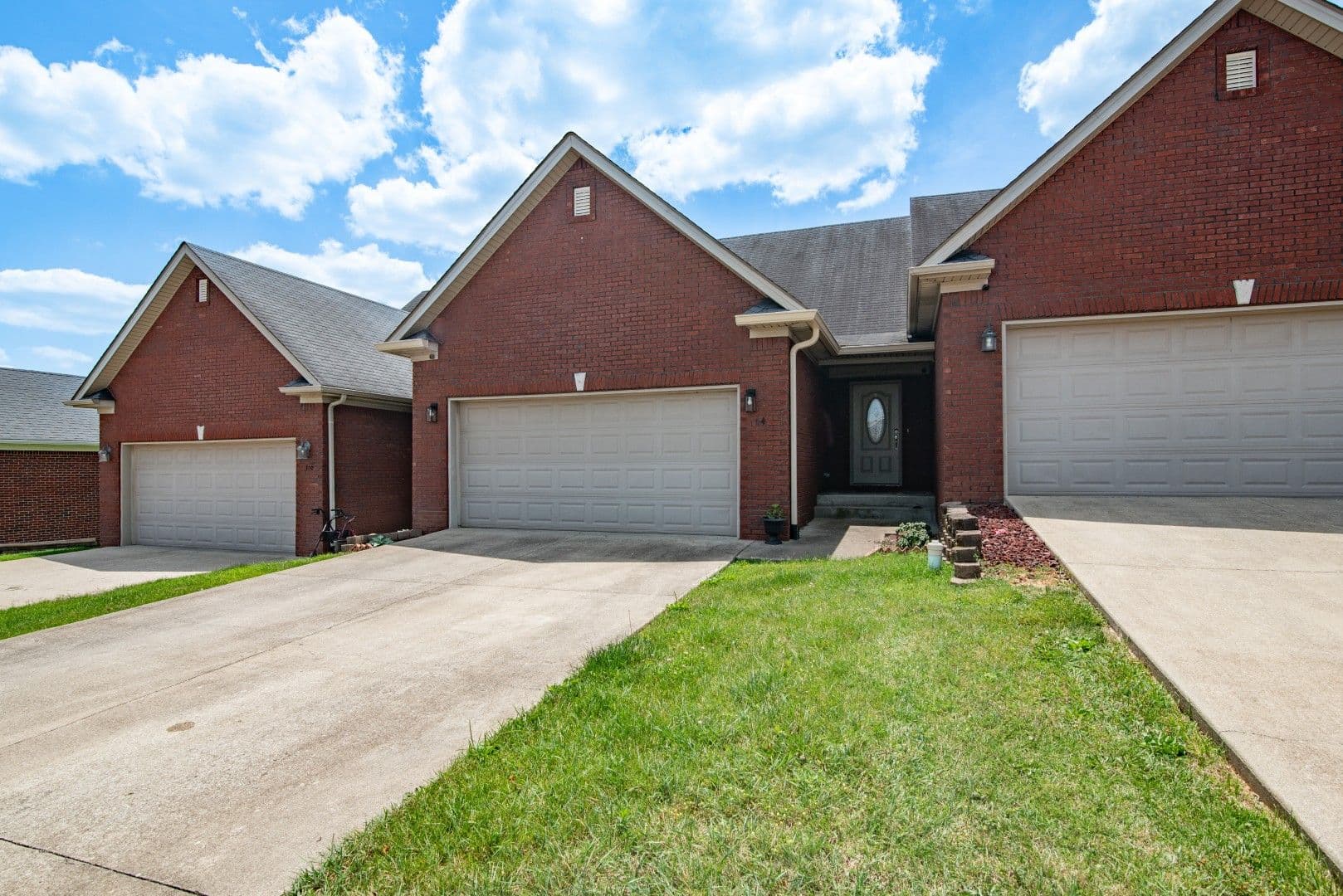 Vine Grove House: 114 Twin Lakes Drive