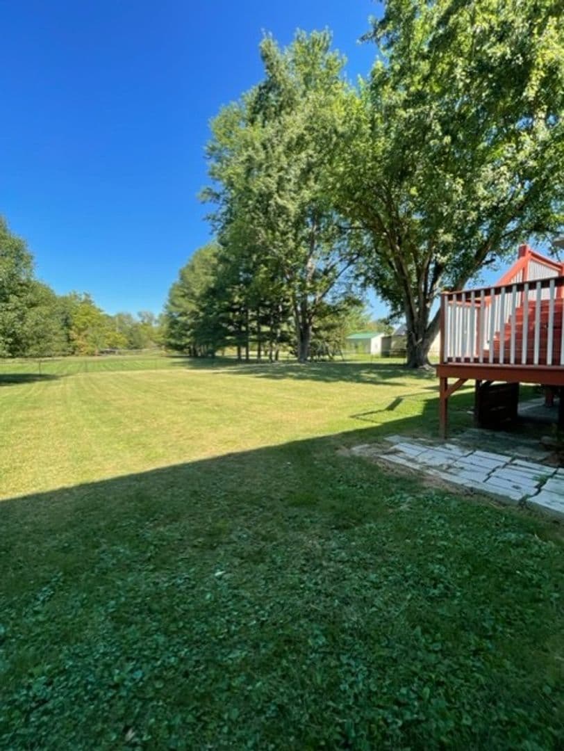 Vine Grove House: 350 Valley View Drive