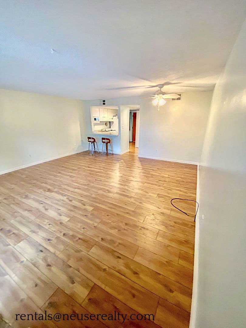 New Bern House: 6112 Harbourside Dr