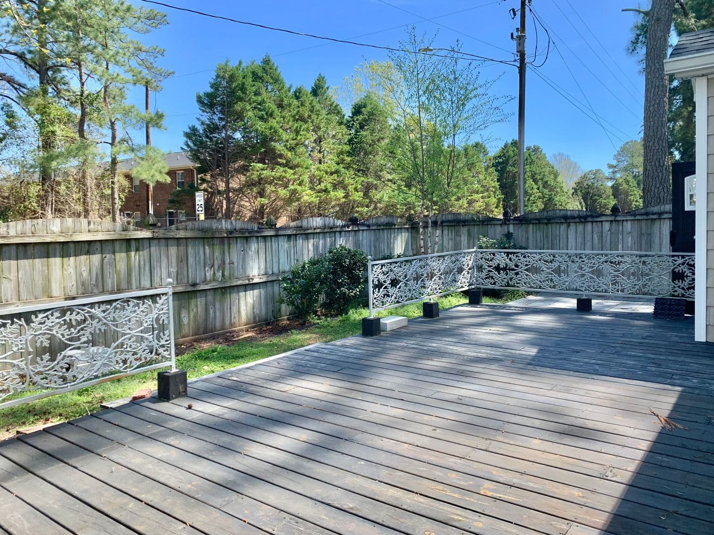 New Bern House: 1003 Tomlinson Blvd