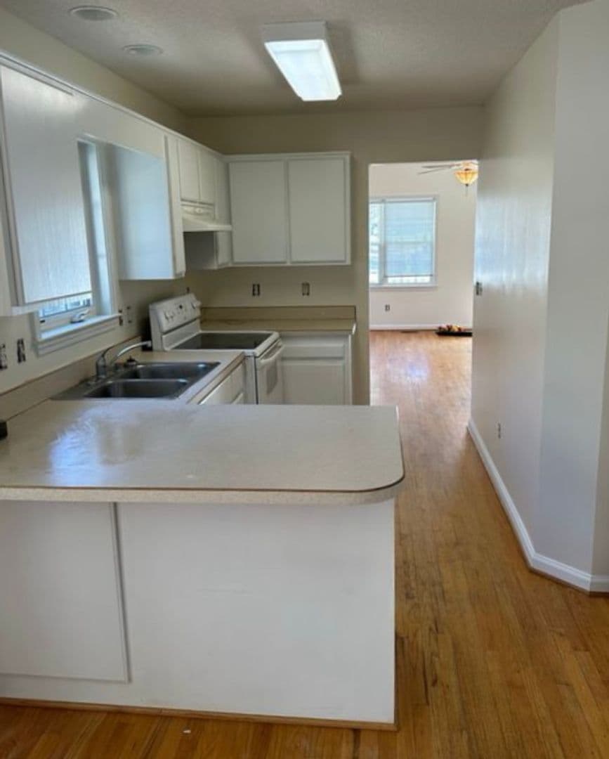 New Bern House: 135 Buckskin Dr