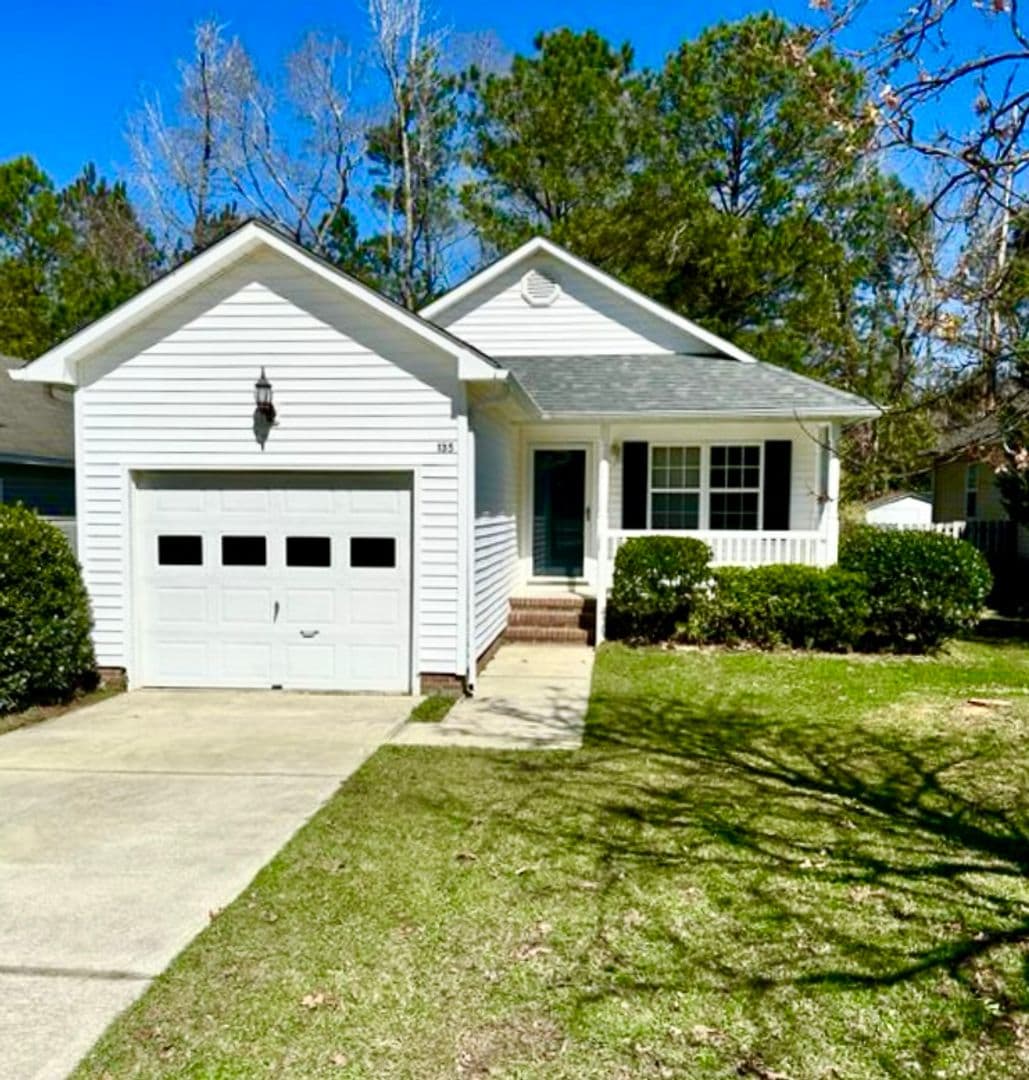 New Bern House: 135 Buckskin Dr