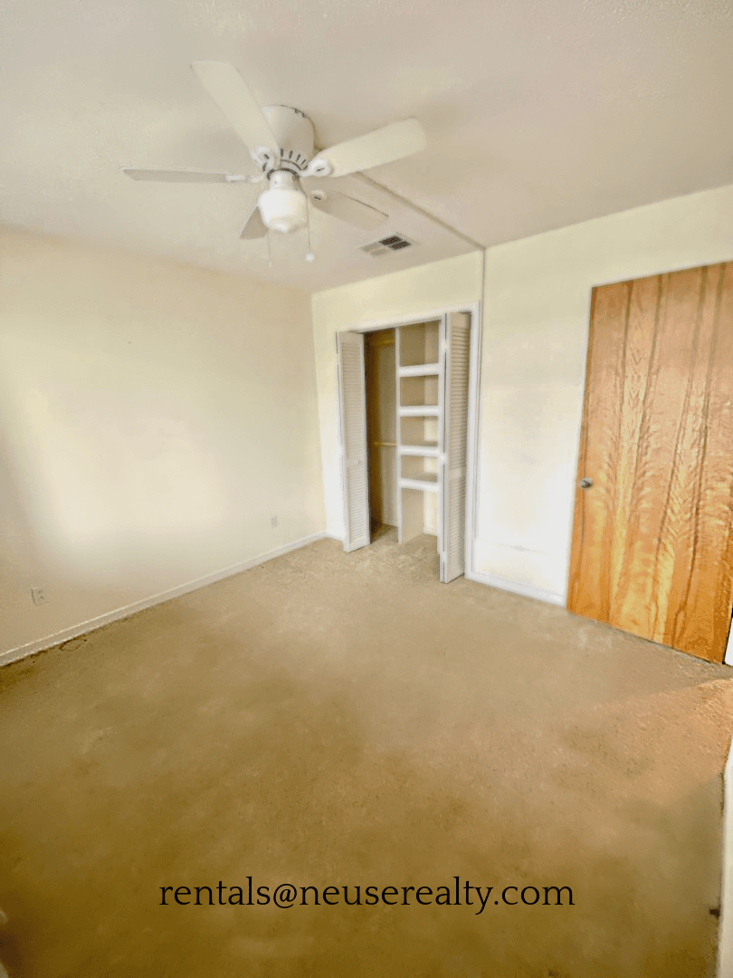New Bern House: 6112 Harbourside Dr