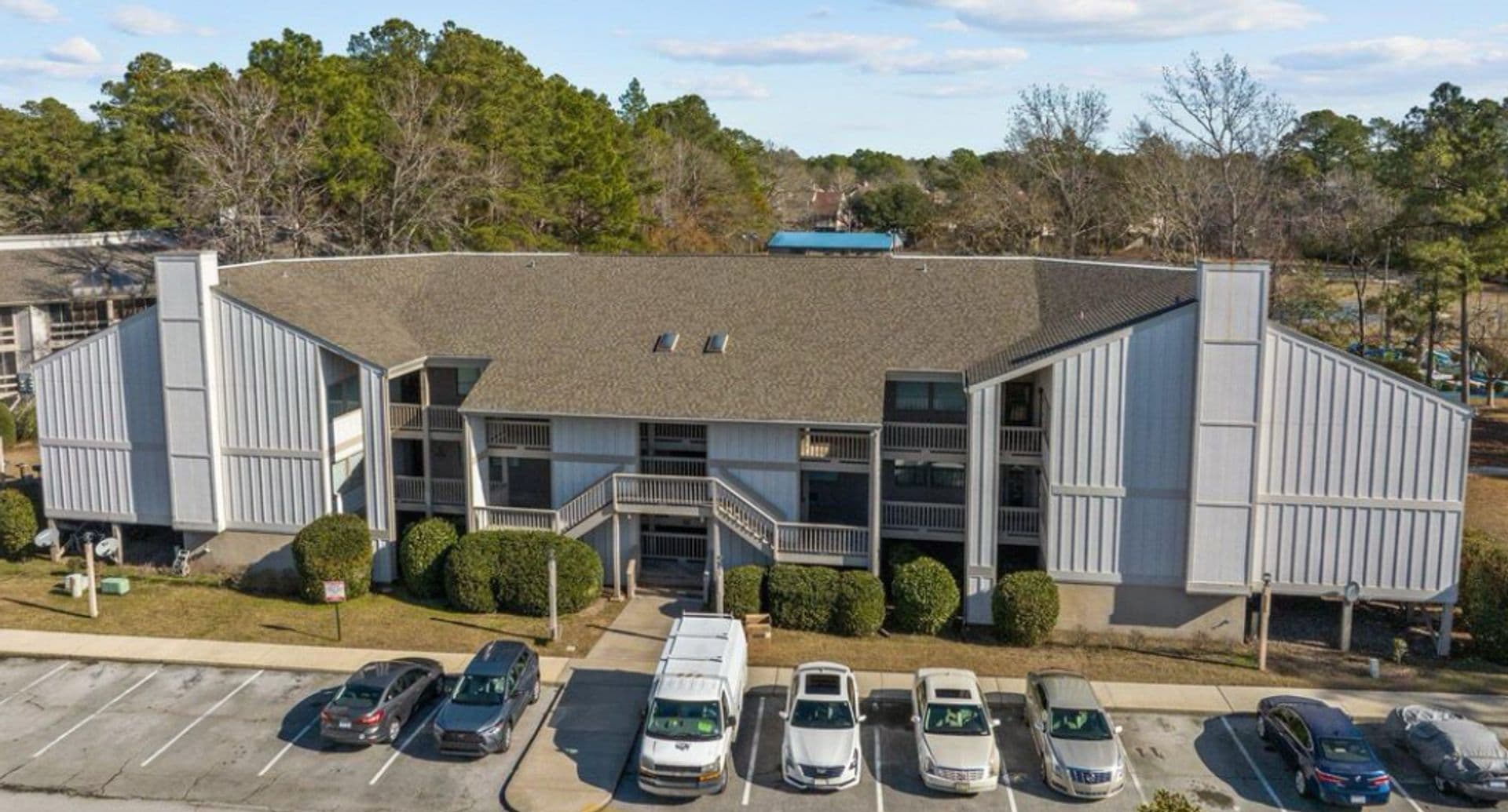 New Bern House: 6112 Harbourside Dr