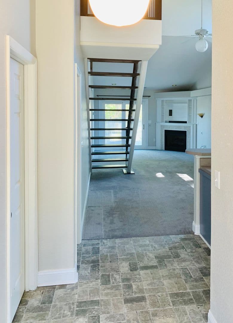 New Bern House: 1003 Tomlinson Blvd
