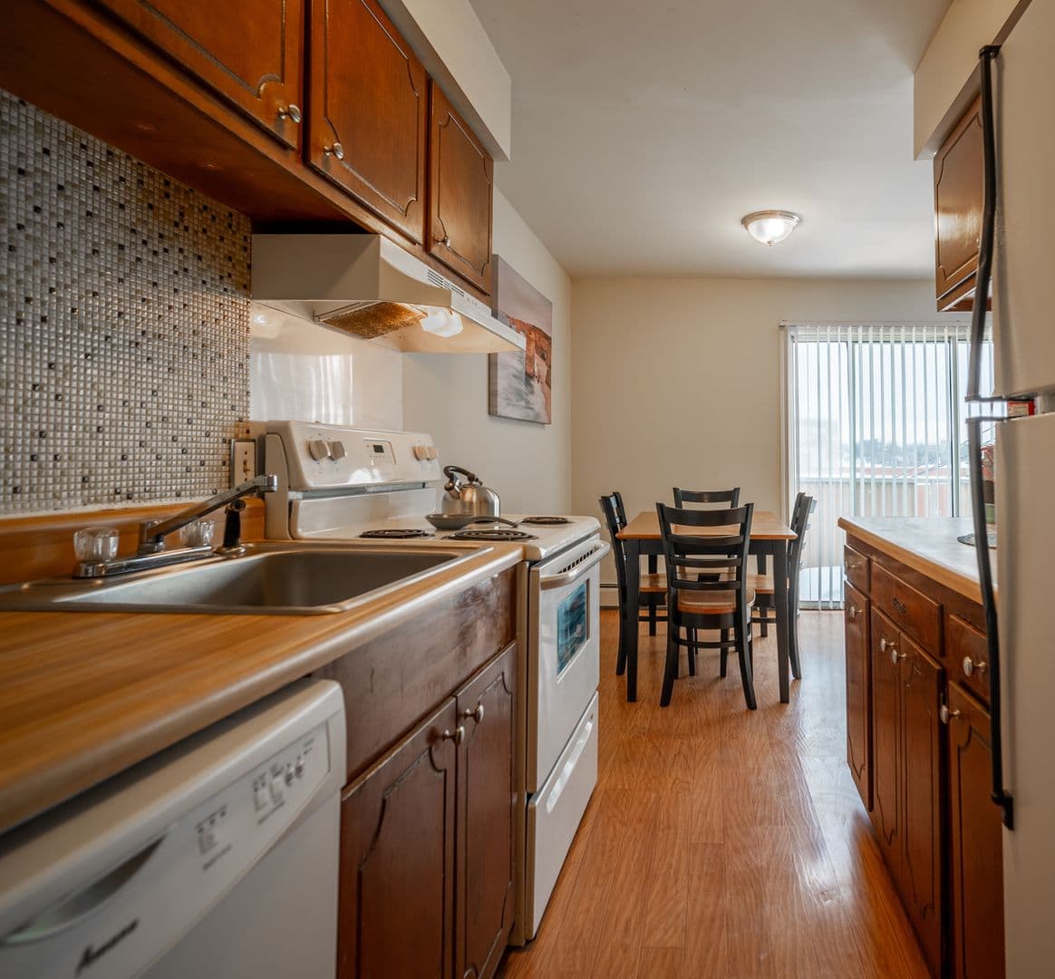 State College Apartment: 411 Waupelani Dr.