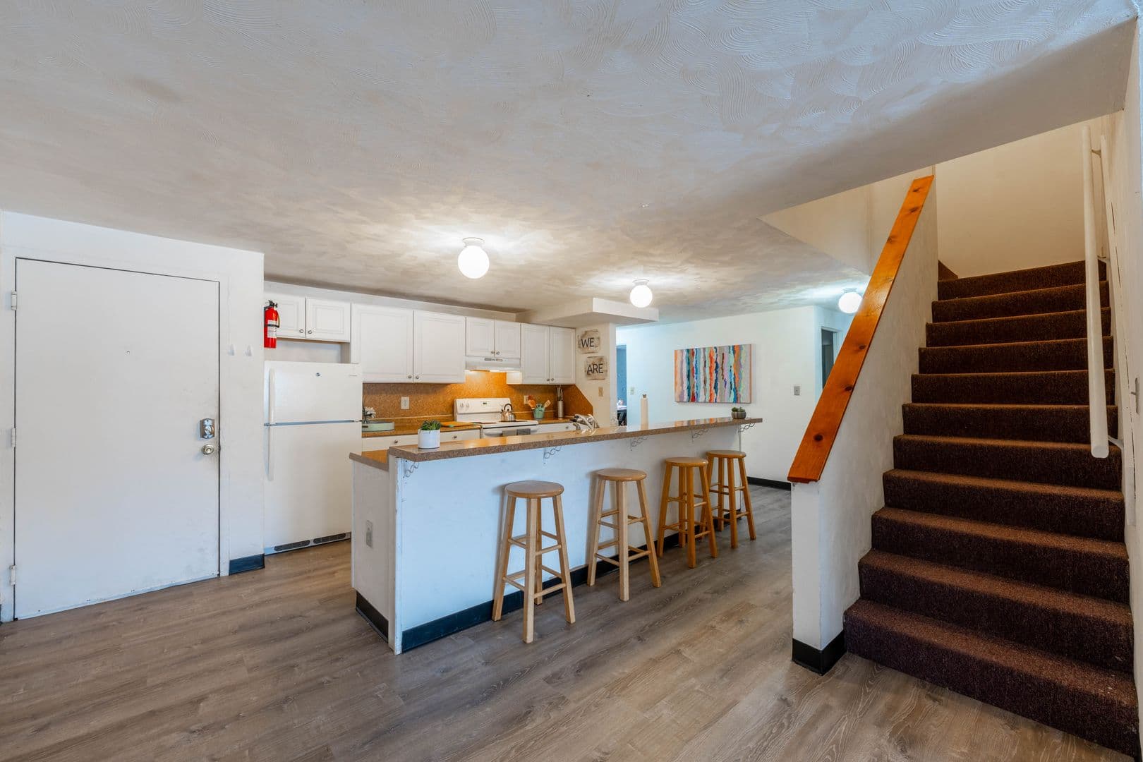 State College Apartment: 219-221-223-225 Waupelani Dr.
