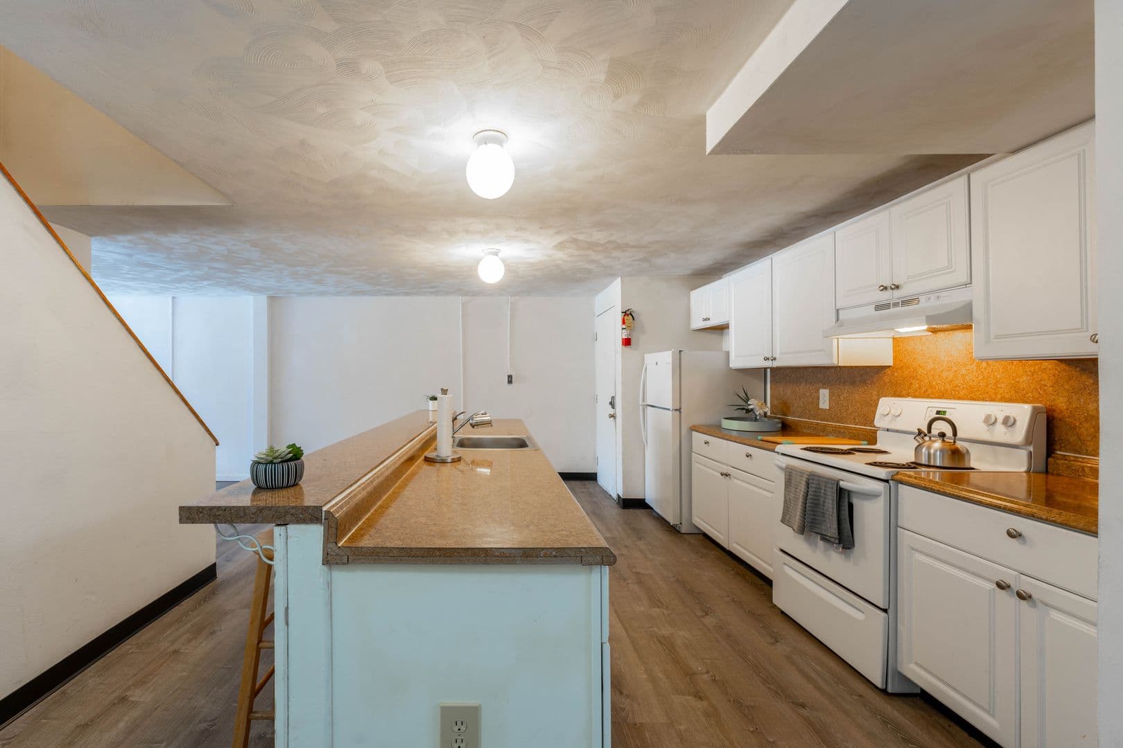 State College Apartment: 219-221-223-225 Waupelani Dr.