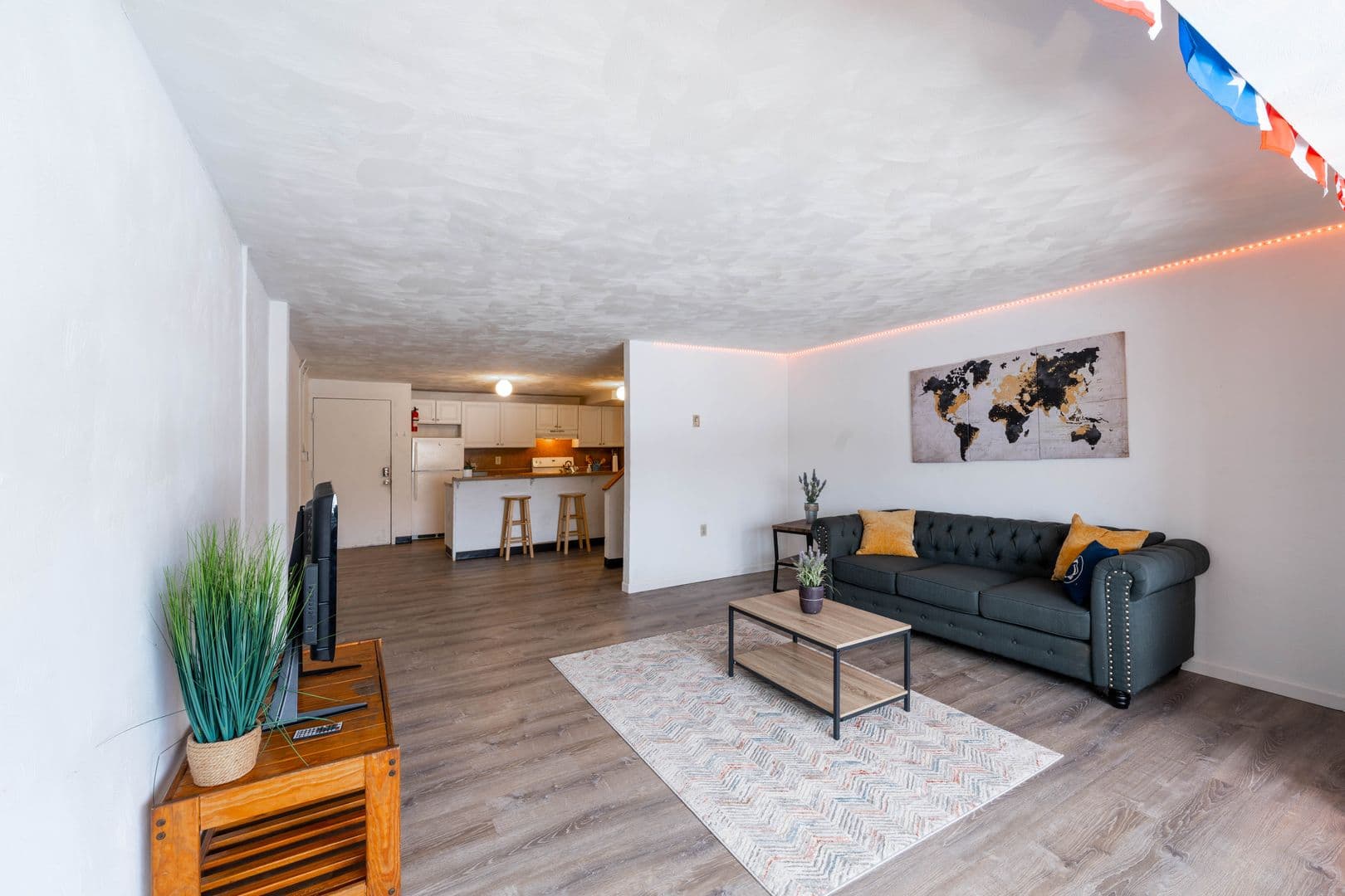 State College Apartment: 219-221-223-225 Waupelani Dr.