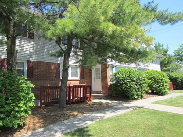 State College Apartment: 219-221-223-225 Waupelani Dr.