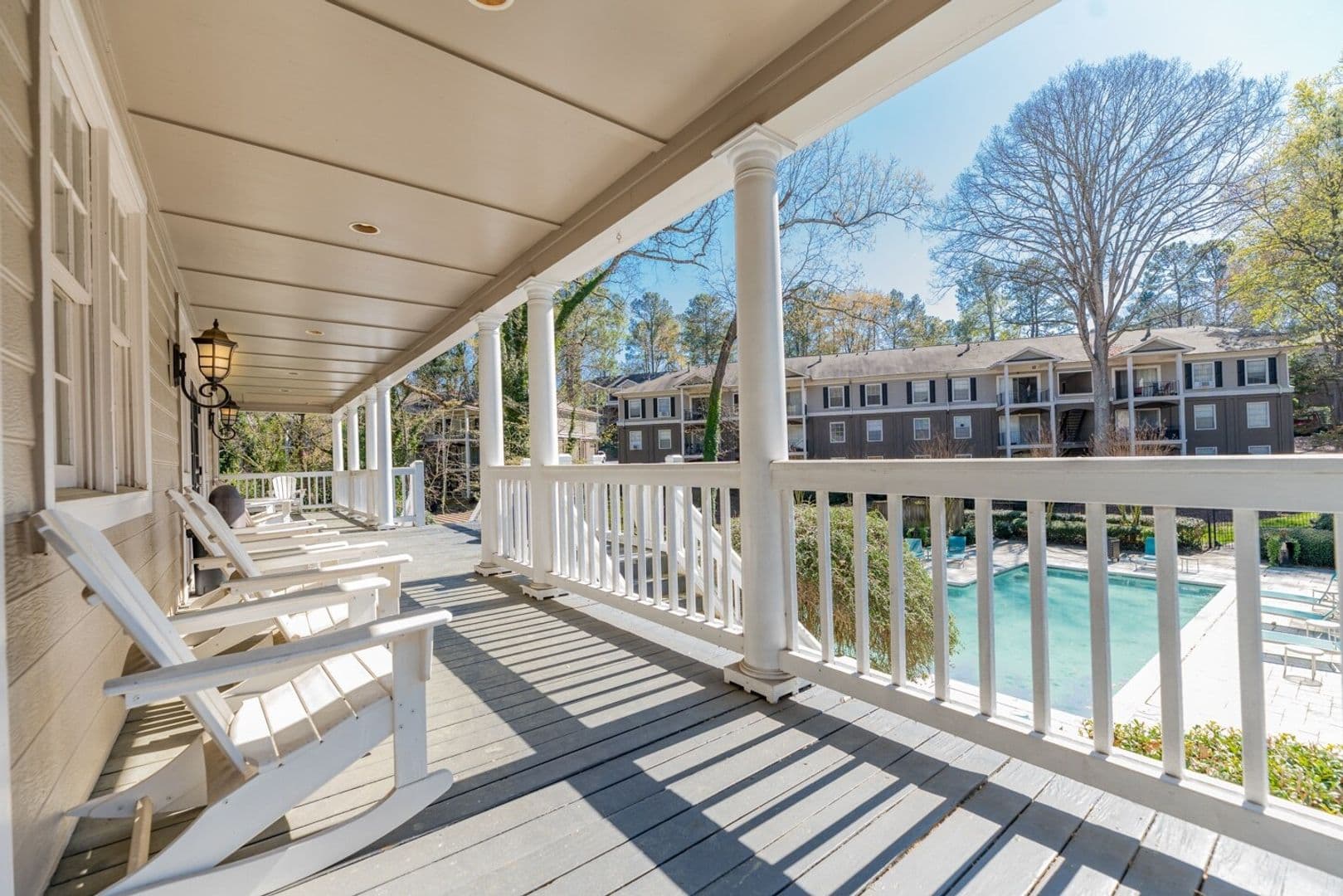 Roswell Apartment: 100 Chattahoochee Cir