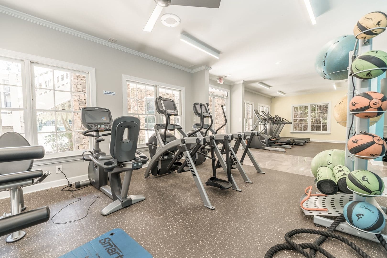 Roswell Apartment: 100 Chattahoochee Cir