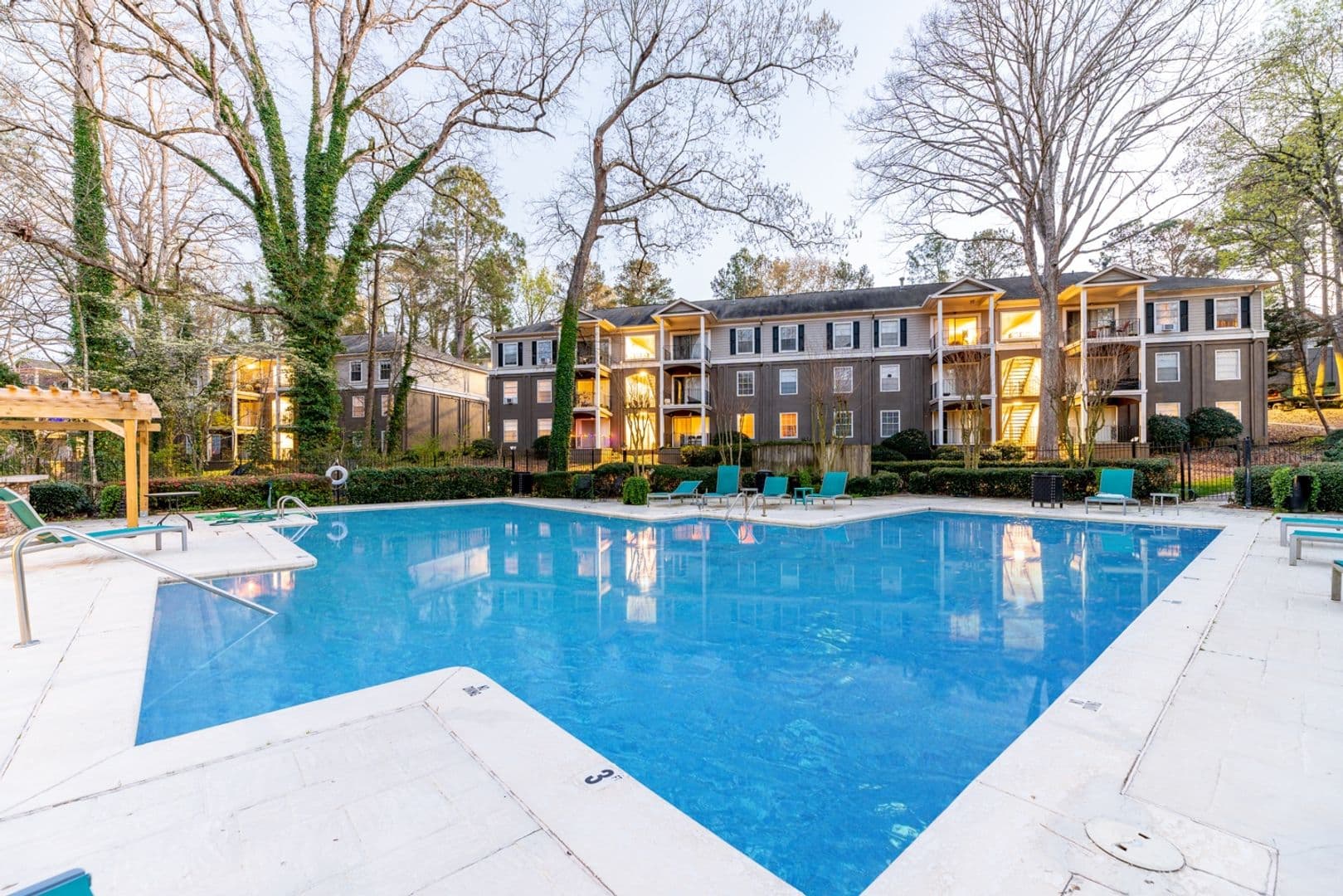 Roswell Apartment: 100 Chattahoochee Cir