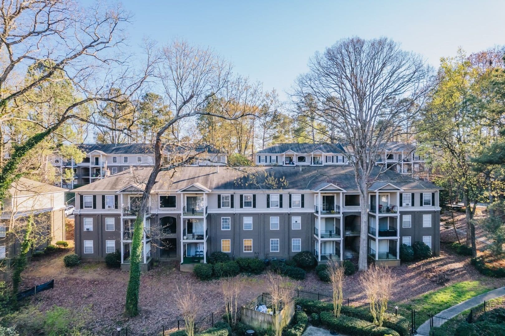 Roswell Apartment: 100 Chattahoochee Cir