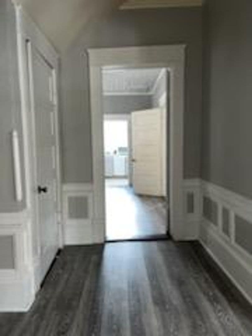 New Bern House: 619 Queen St A