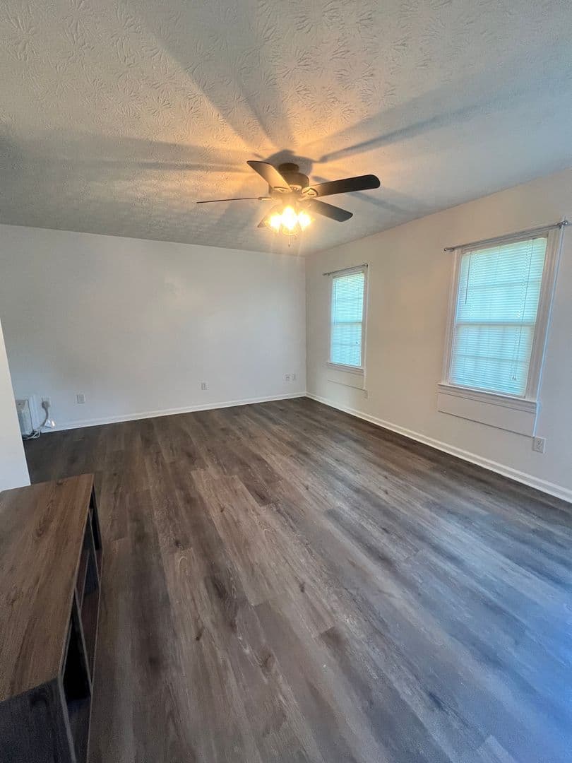 New Bern House: 401 Pine St. Apt B