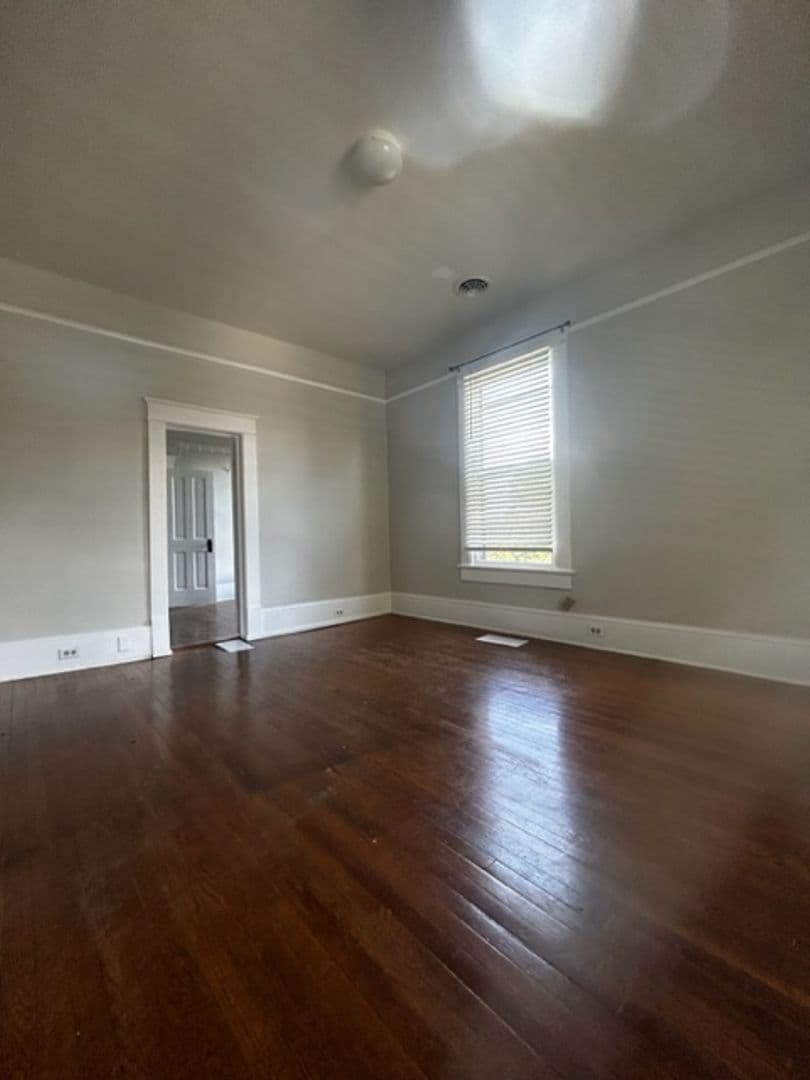 New Bern Apartment: 412 Johnson St