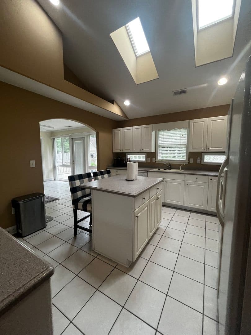 New Bern House: 403 Neuchatel Road