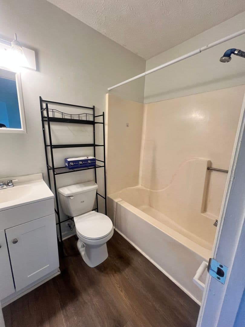 New Bern House: 401 Pine St. Apt B