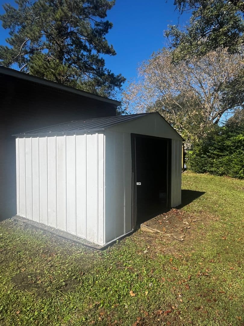 New  Bern House: 3020 Madison Ave
