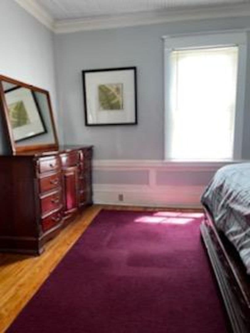 New Bern House: 619 Queen St A