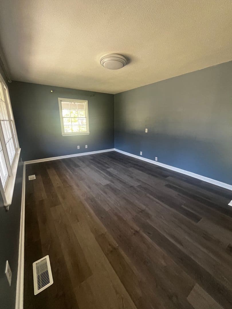 New  Bern House: 3020 Madison Ave
