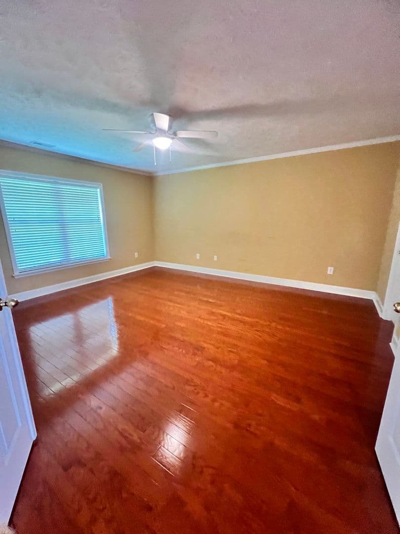 New Bern House: 403 Neuchatel Road