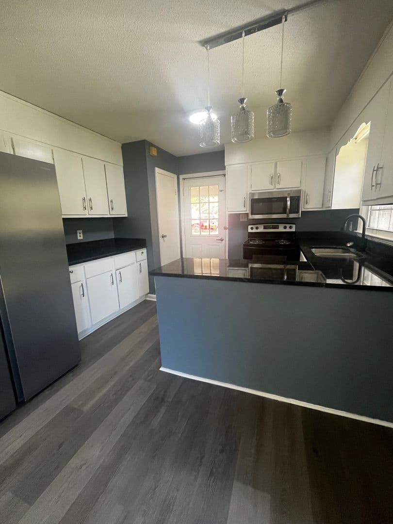 New  Bern House: 3020 Madison Ave