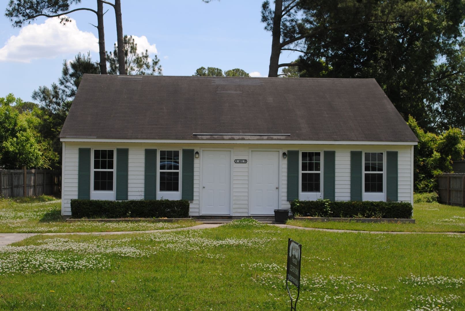New Bern House: 401 Pine St. Apt B