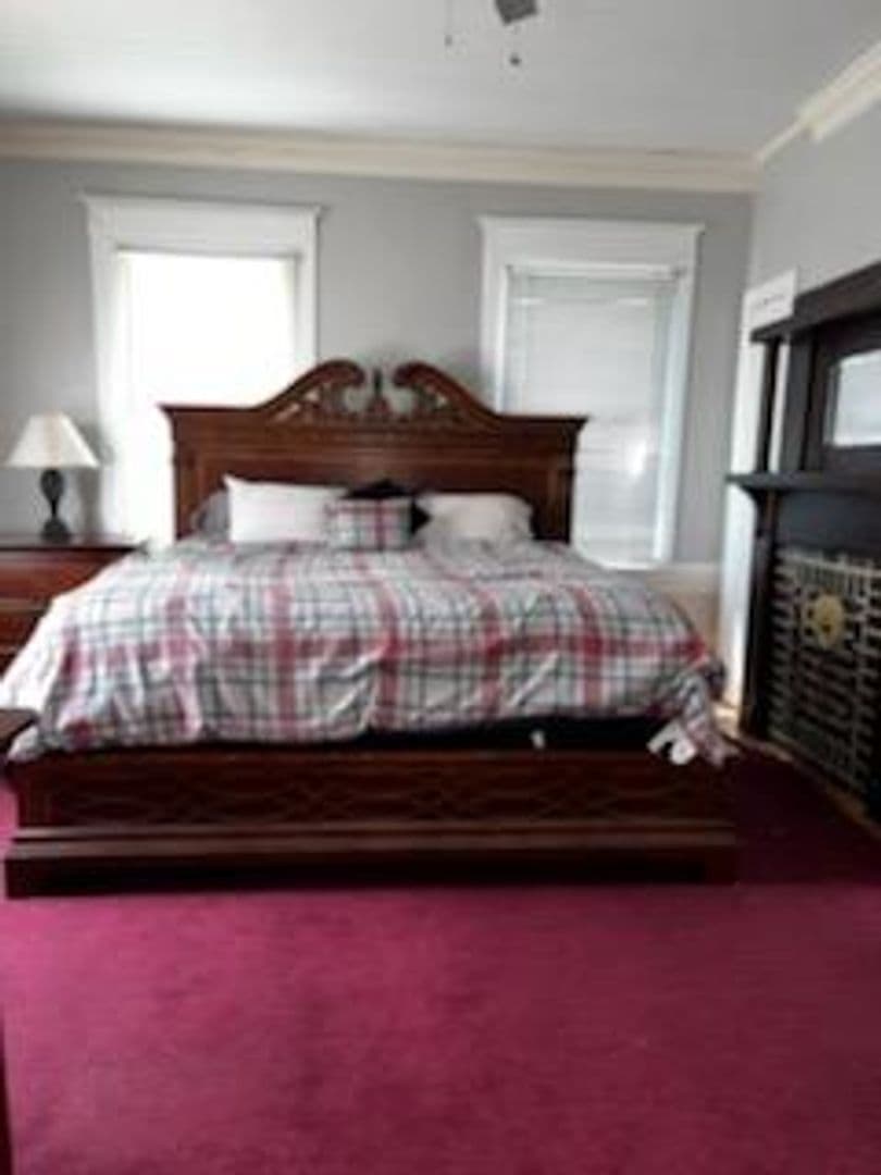New Bern House: 619 Queen St A