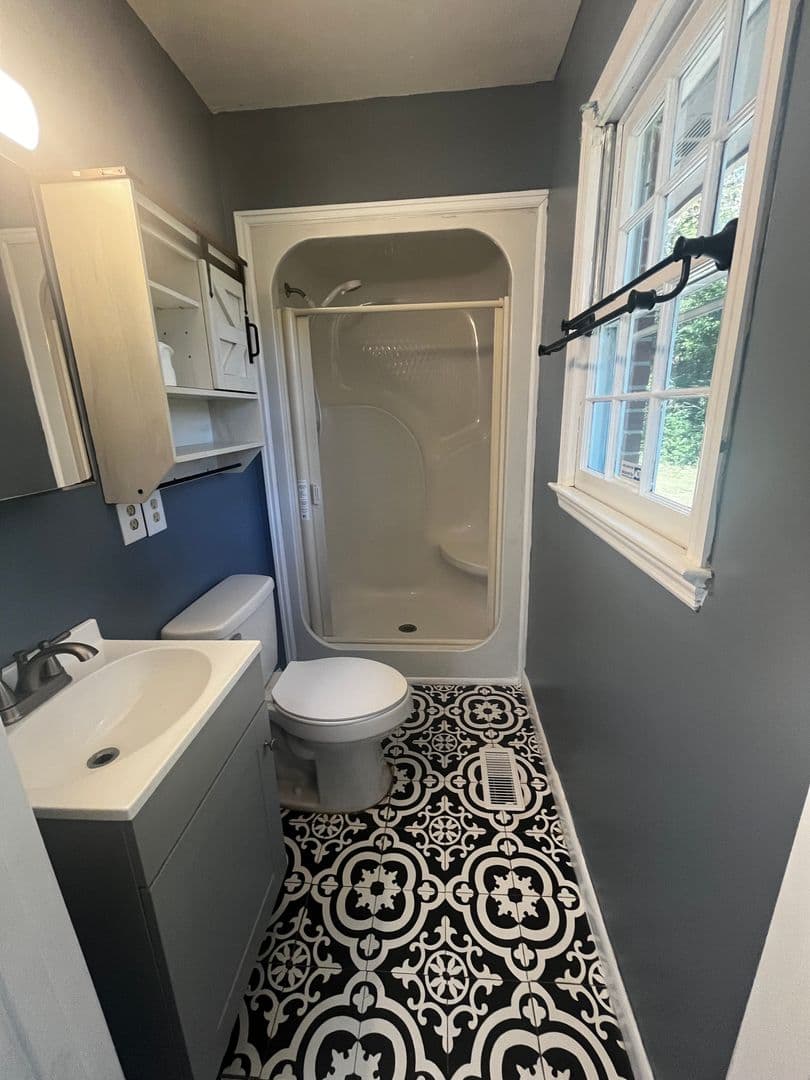 New  Bern House: 3020 Madison Ave