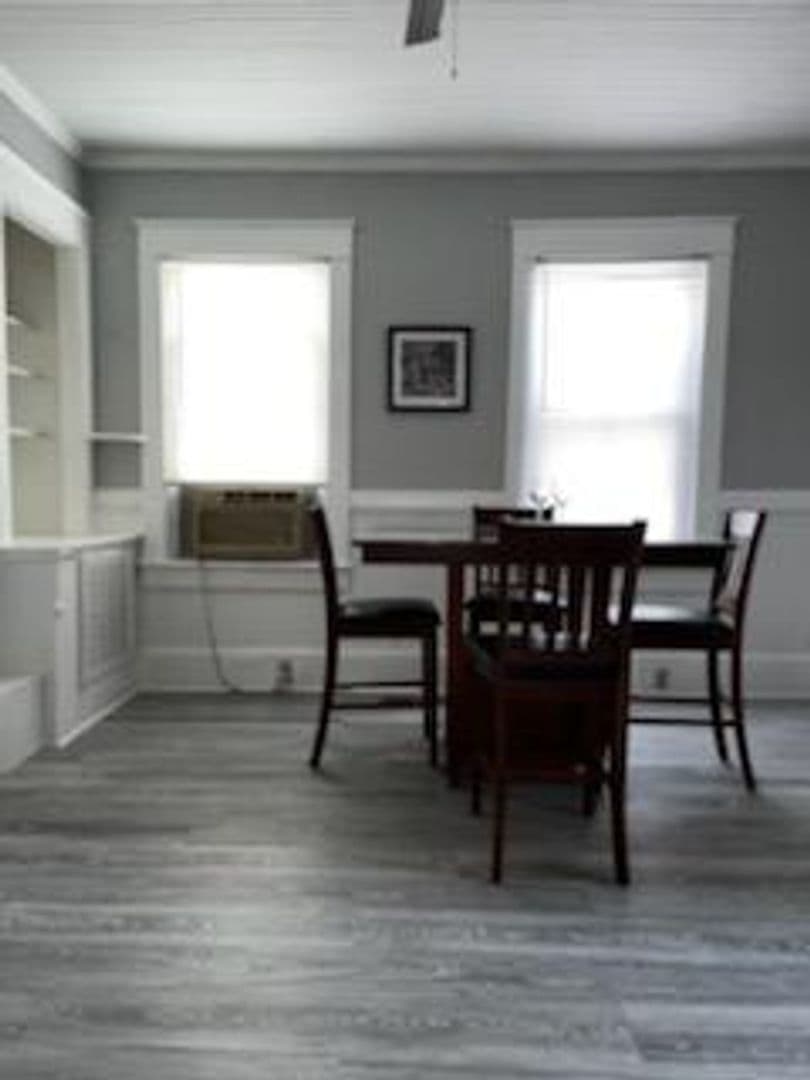 New Bern House: 619 Queen St A