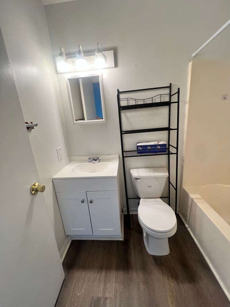 New Bern House: 401 Pine St. Apt B
